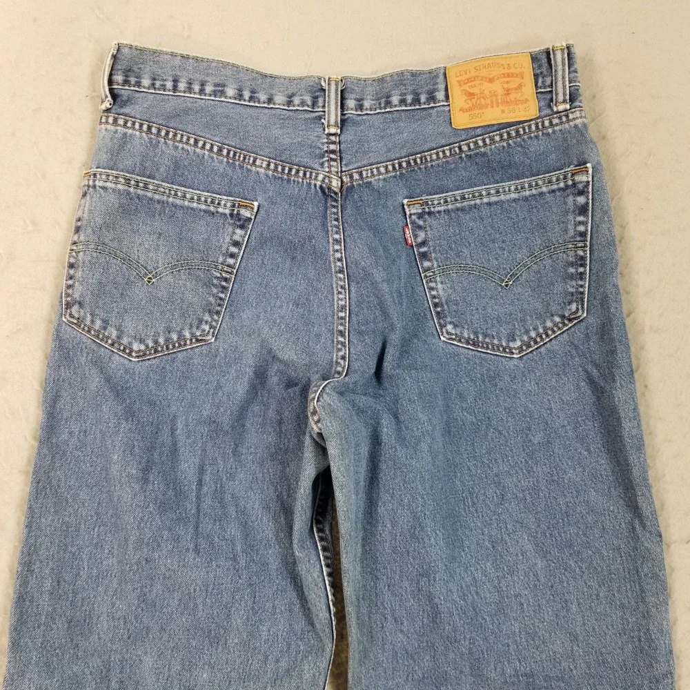 Levis Jeans Mens 36x32 Blue 550 Relaxed Fit Tapered Leg Denim Cotton 00550-4891